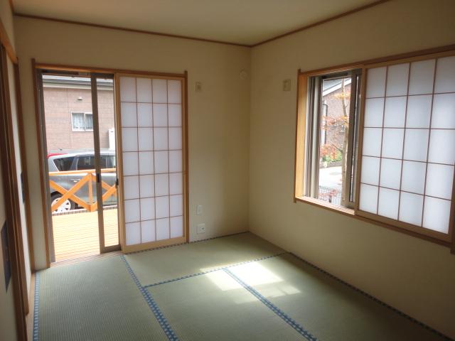 Non-living room.  ◆ Facing south of bright Japanese-style room.