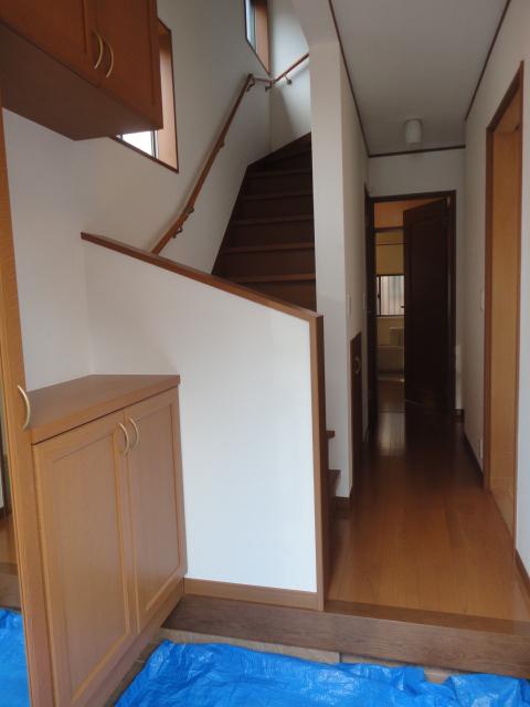 Entrance.  ◆ Entrance is also bright and spacious.