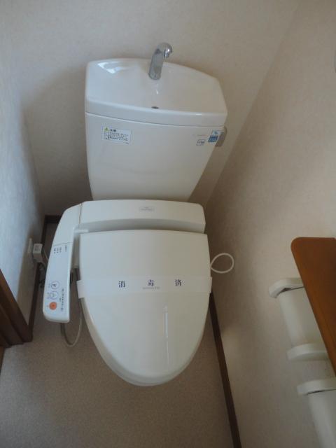 Toilet.  ◆ Toilet is with a bidet.