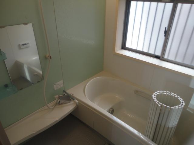 Bathroom.  ◆ Large windows is a unit bus of 1 pyeong size.