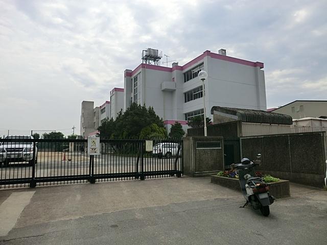 Junior high school. Nagareyama Municipal Higashifukai until junior high school 750m