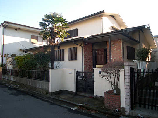 Local appearance photo. Dignified building of major real estate companies and construction