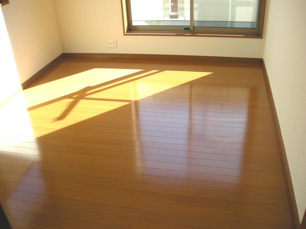 Non-living room. ~ All the room in the day is warm enters ~