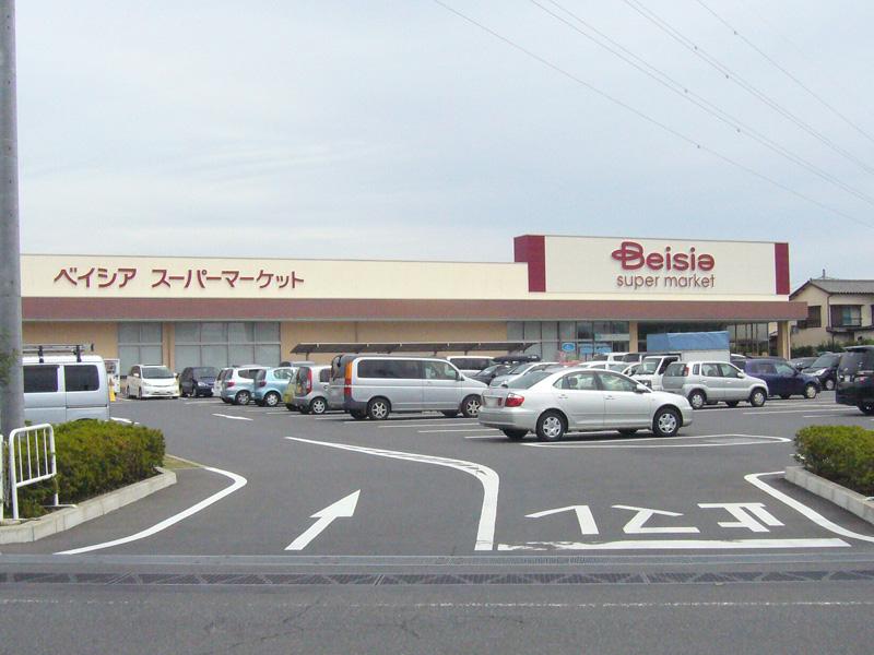 Supermarket. Beisia supermarket 401m to Nagareyama Komaki shop