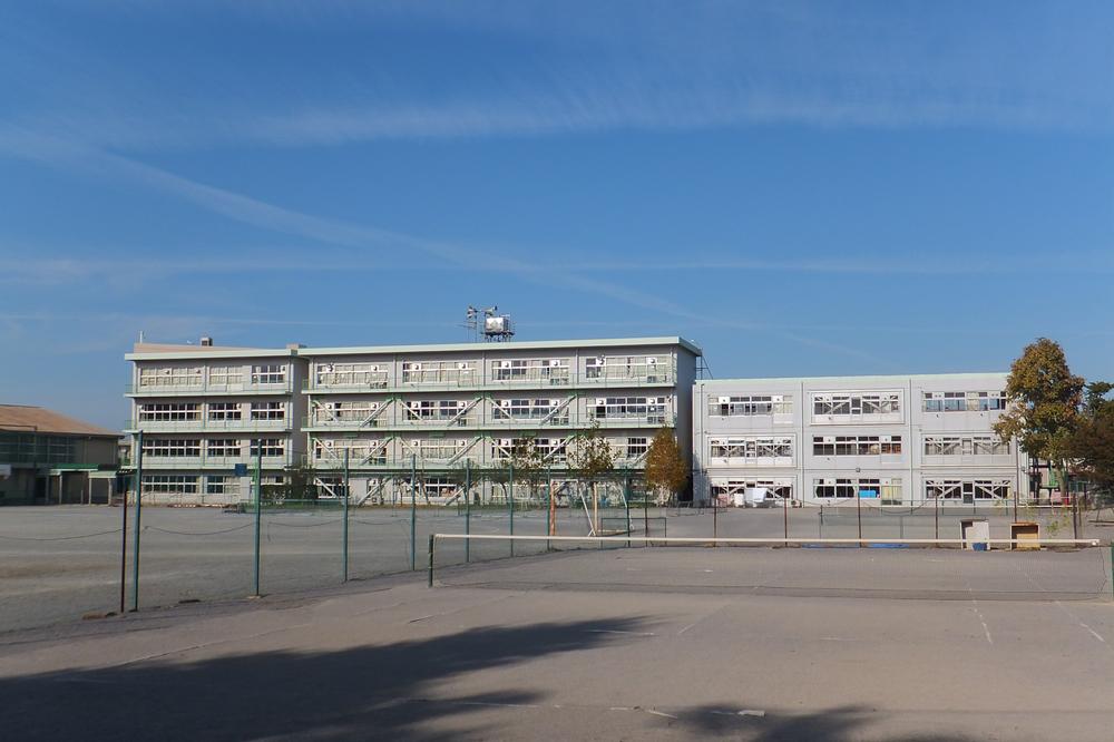 Junior high school. Nagareyama until municipal Tokiwamatsu Junior High School 795m