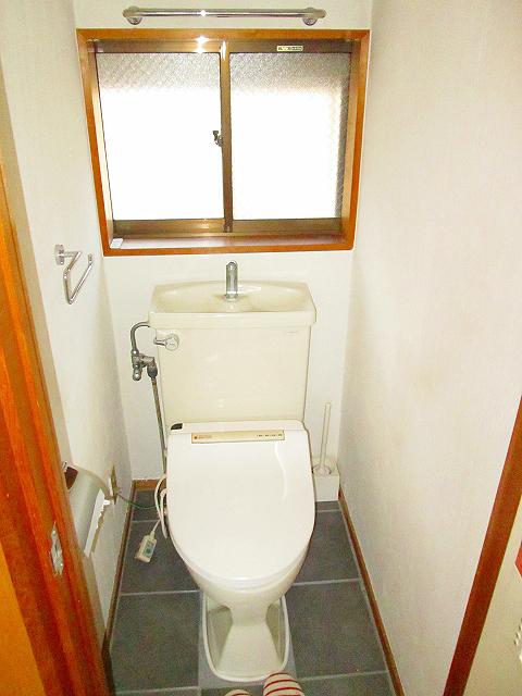 Toilet. Indoor (September 2013) Shooting