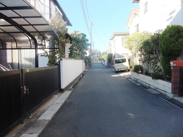 Local photos, including front road. Local (10 May 2013) Shooting