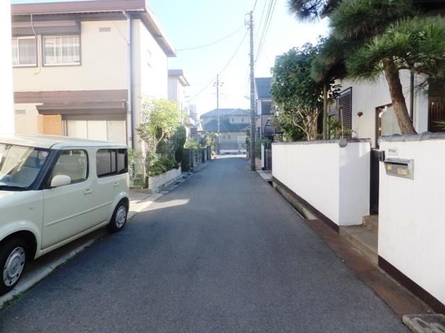 Local photos, including front road. Local (10 May 2013) Shooting