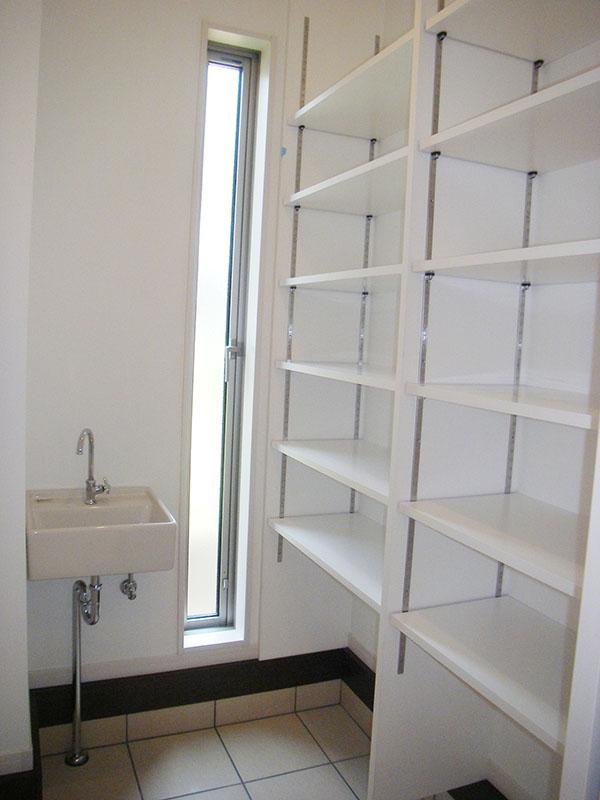 Building plan example (introspection photo). Construction example in which a hand-wash the entrance side of the shoe-in closet. When I came back from the outside, It can be a habit to wash the sure hand, This one will likely of good upbringing. 