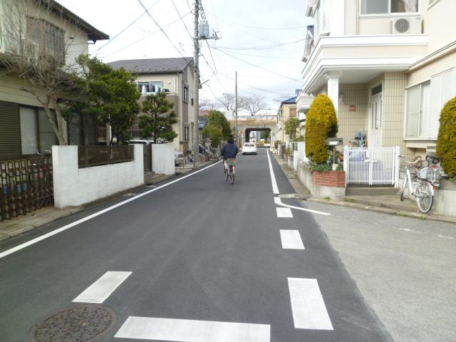 Local photos, including front road. Front road (March 2012) shooting