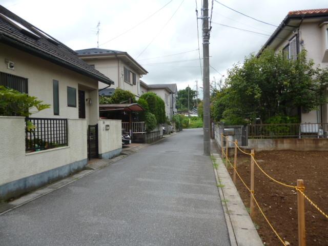 Local photos, including front road. Local (09 May 2013) Shooting