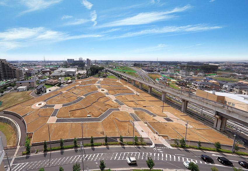 Local photos, including front road. About 21000 sq m more than the vast grounds all 95 compartment construction completed local (September 2013) Shooting