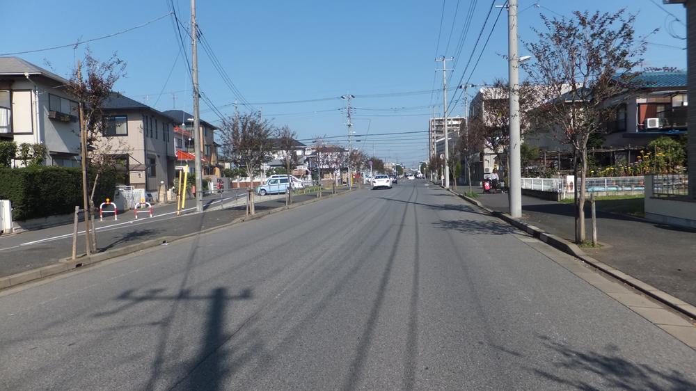 Local photos, including front road. Local (11 May 2013) Shooting