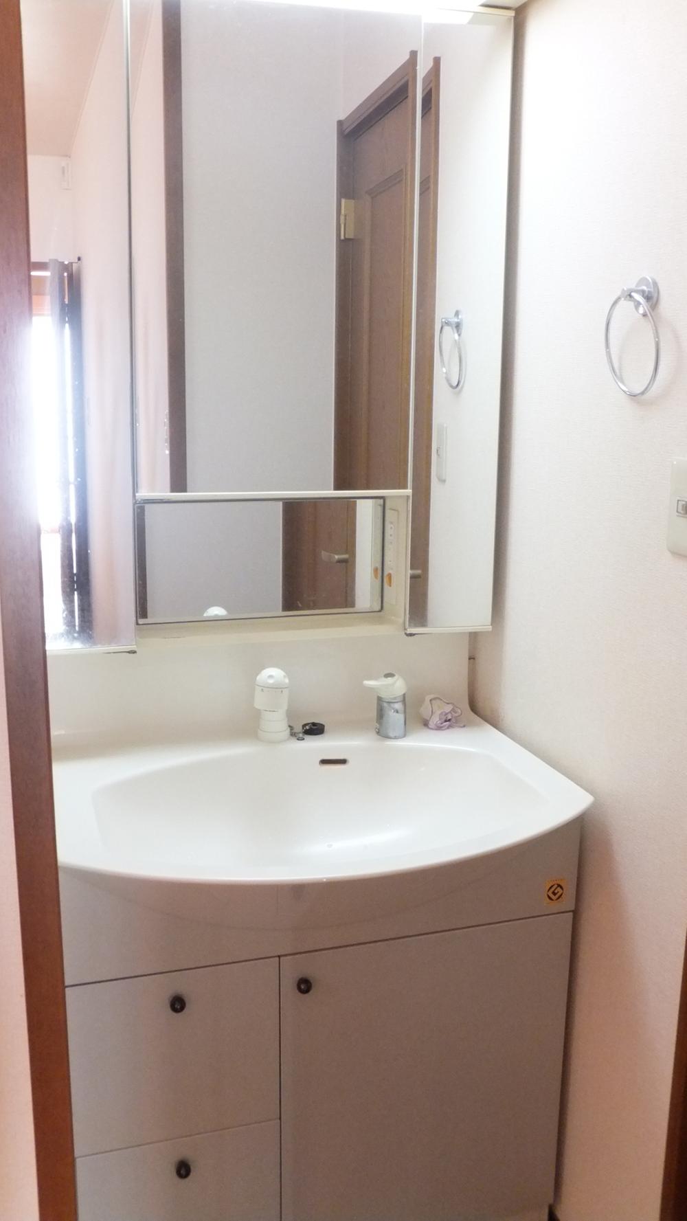 Wash basin, toilet. Indoor (11 May 2013) Shooting