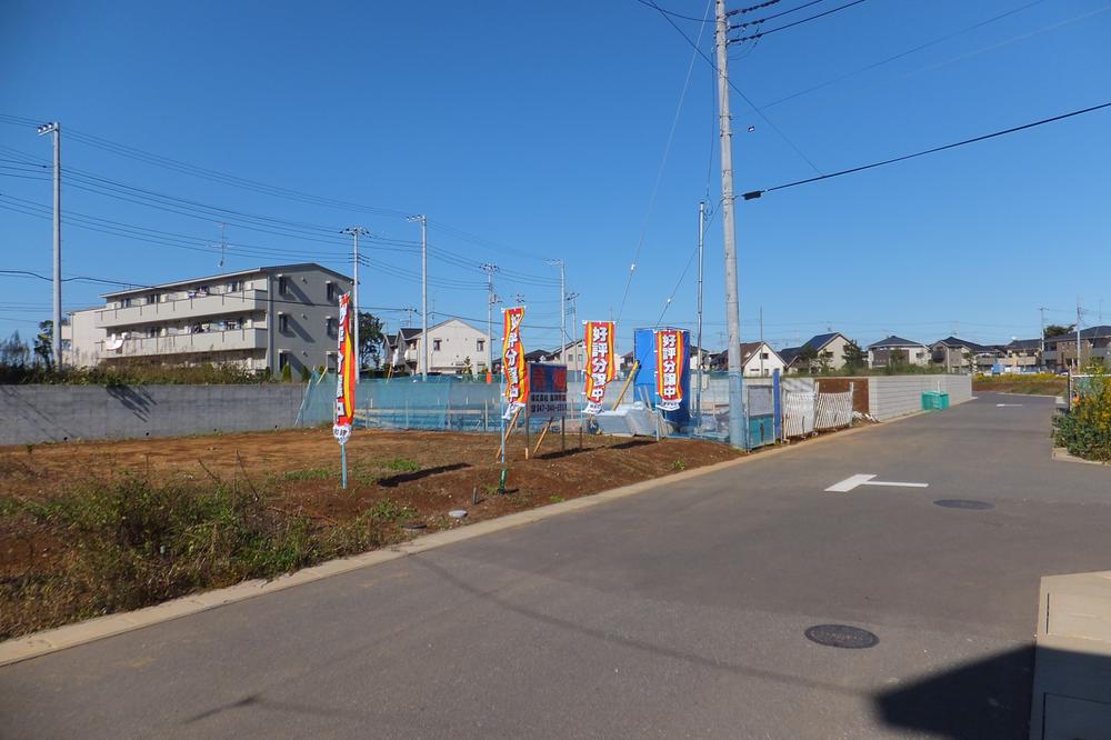 Local photos, including front road. Local (10 May 2013) Shooting