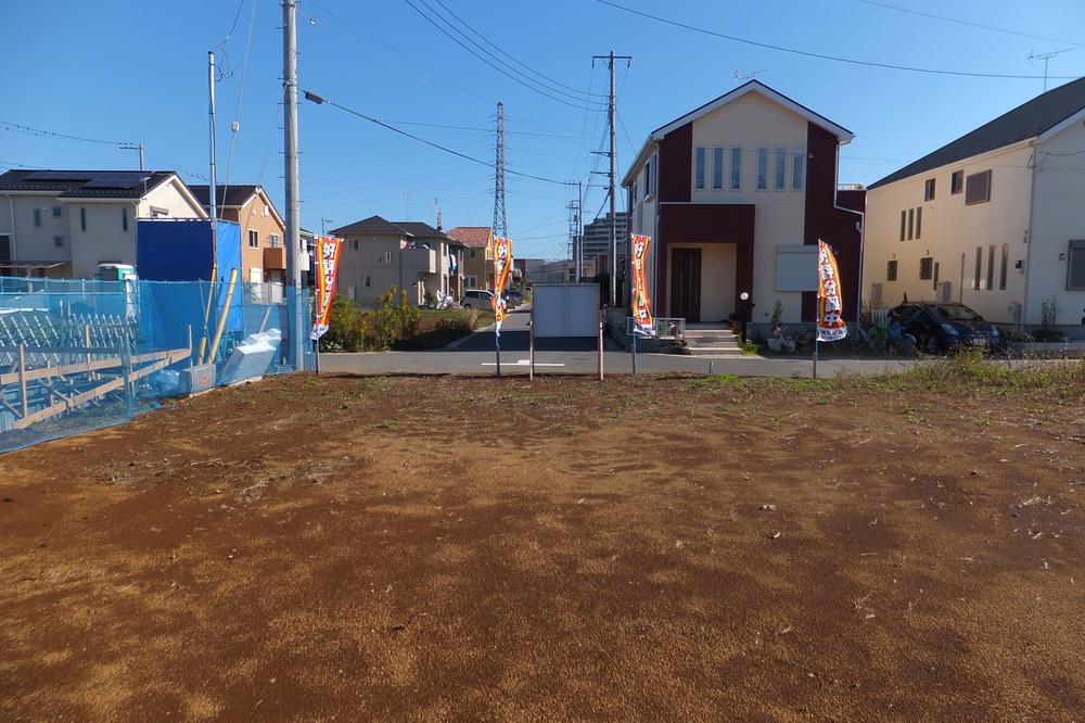Local land photo. Local (10 May 2013) Shooting Overlooking the front road from the site