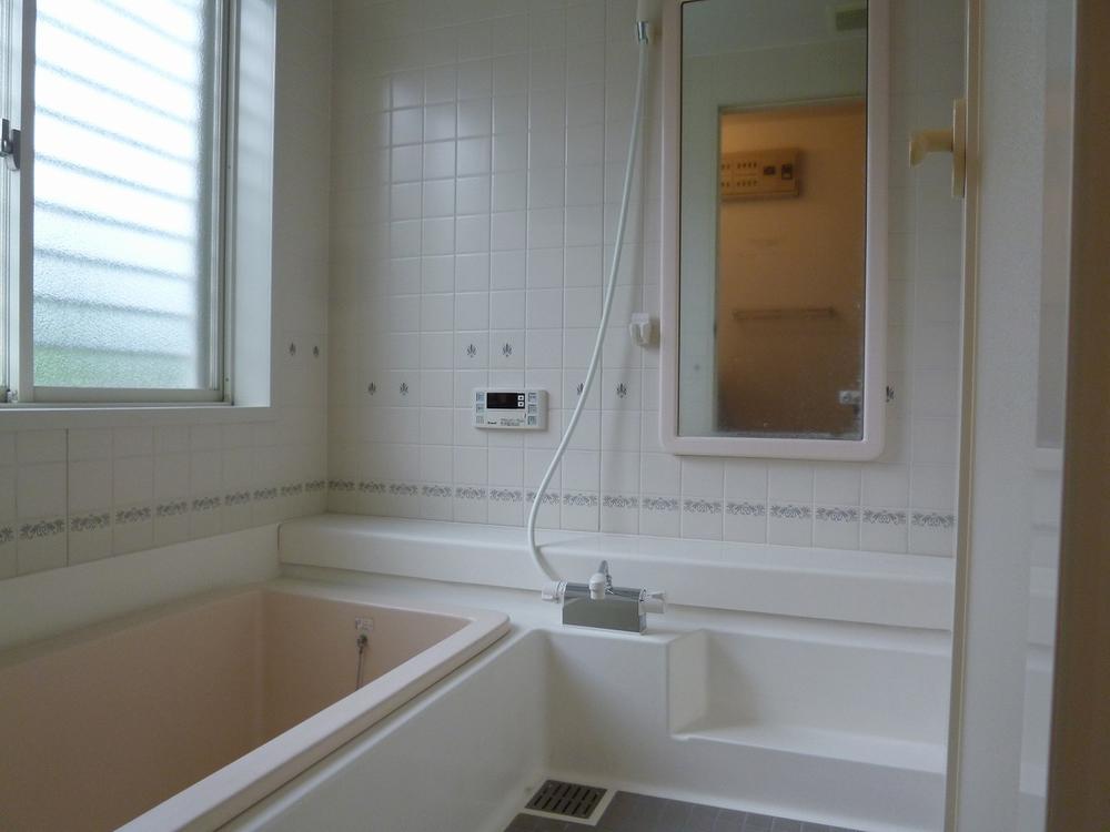 Bathroom. Indoor (July 26, 2013) Shooting