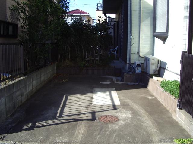 Parking lot. Local (12 May 2013) Shooting