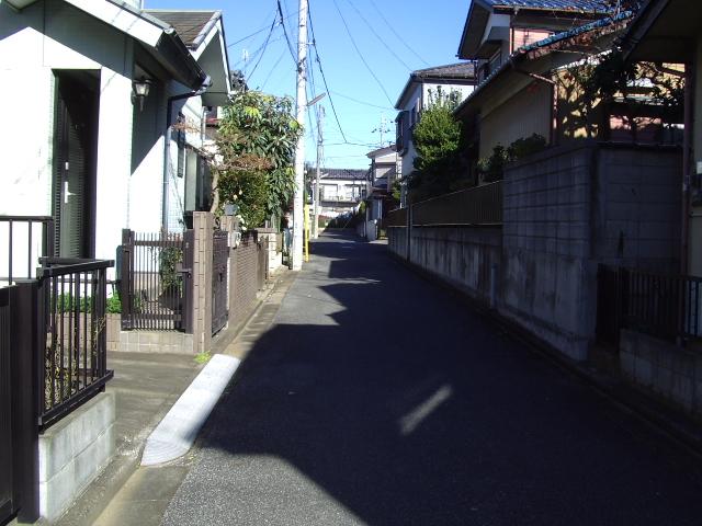 Local photos, including front road. Local (12 May 2013) Shooting