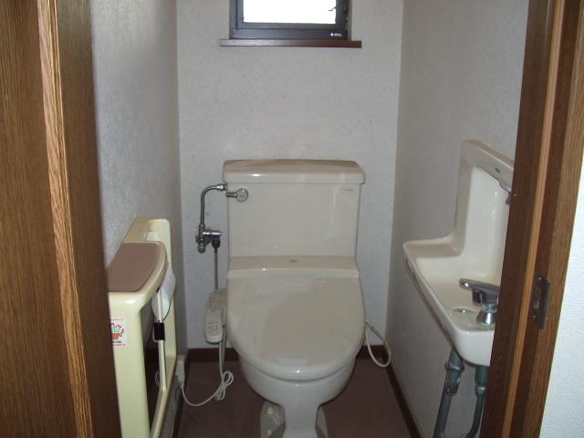 Toilet. Indoor (12 May 2013) Shooting