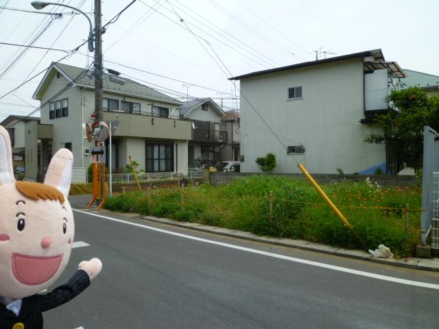 Local photos, including front road. Local (May 2012) shooting