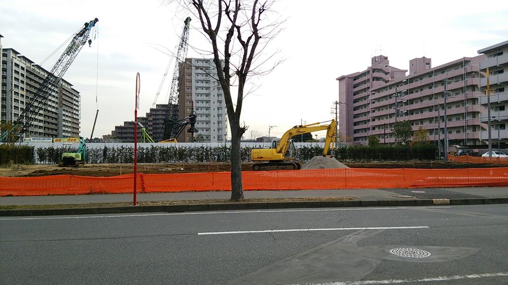 Local photos, including front road. Local (12 May 2013) Shooting