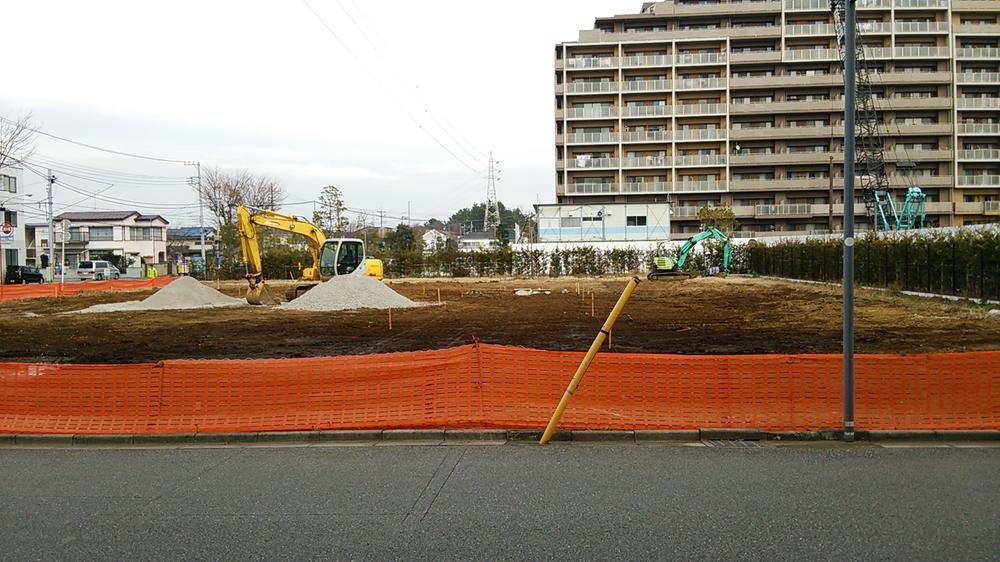 Local photos, including front road. Local (12 May 2013) Shooting