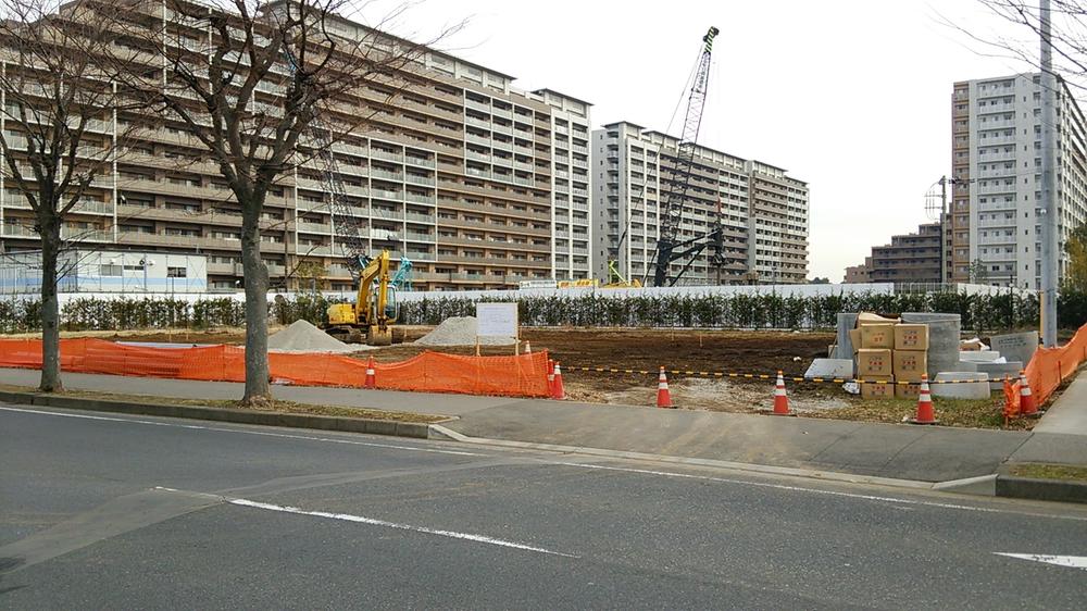 Local photos, including front road. Local (12 May 2013) Shooting