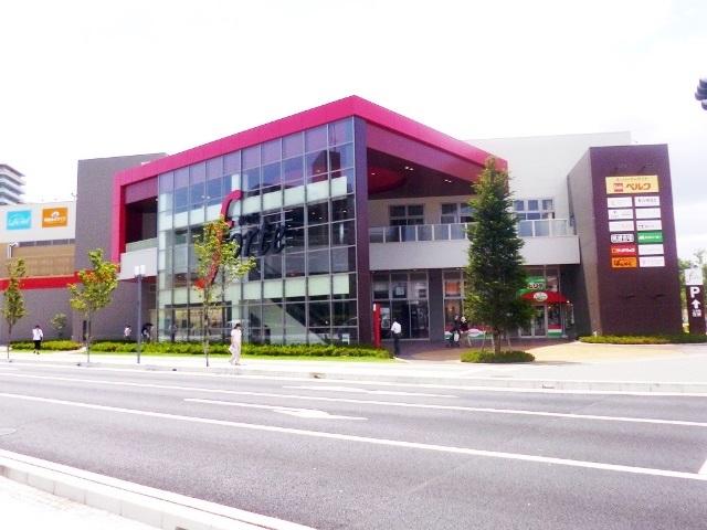 Shopping centre. Kanade Mori 842m Kanade Du Forte to Forte (842m) Authorization nursery school ・ Medical care ・ Supermarket ・ Food and drink ・ fashion ・ Bookstore ・ Pet specialty stores, such as 25 of the specialty stores are aligned. 