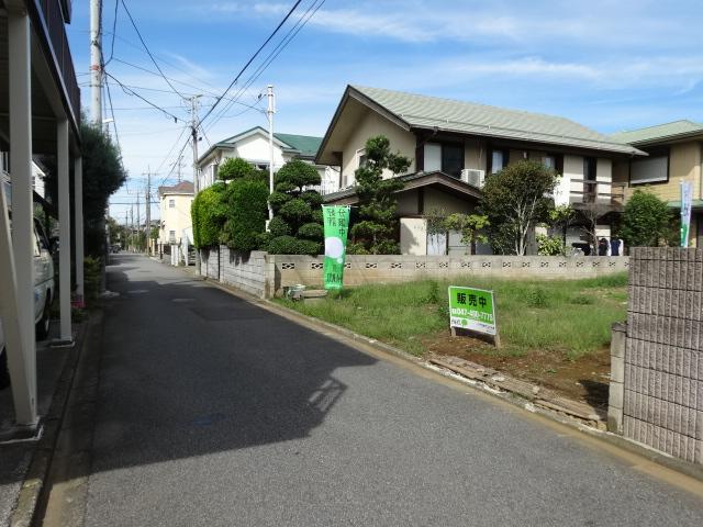 Local photos, including front road. Local (10 May 2013) Shooting