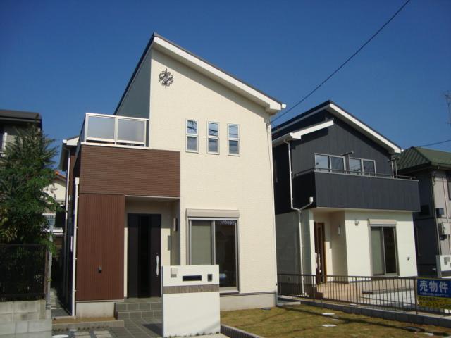 Sale already cityscape photo. ~ Example of construction ~