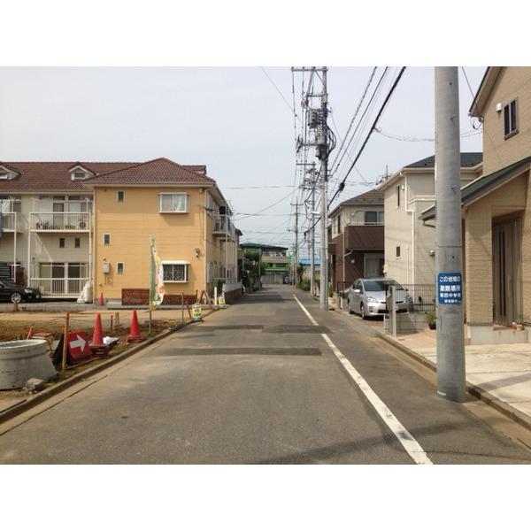 Local photos, including front road. 2013 June 30 shooting