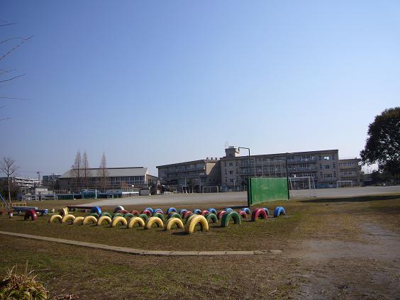 Other. Akitsu to elementary school 7 minutes walk (500m) Easy because it is flat land! 