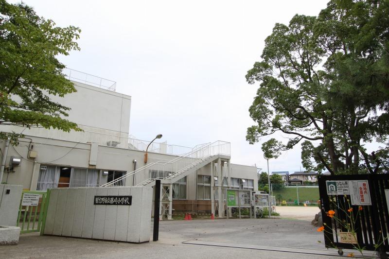 Primary school. Narashino Municipal Fujisaki 300m up to elementary school