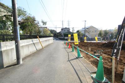 Local photos, including front road. Local (11 May 2013) Shooting