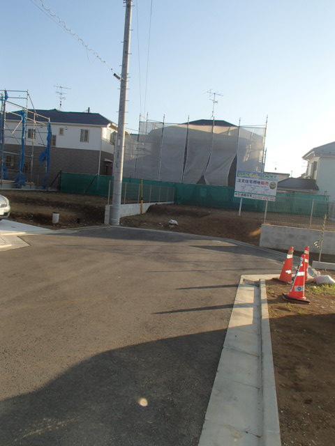 Local photos, including front road. Local (11 May 2013) Shooting