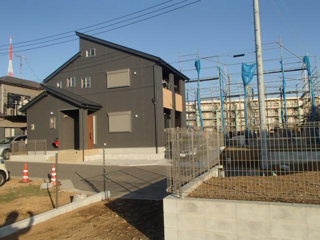 Local photos, including front road. Local (11 May 2013) Shooting