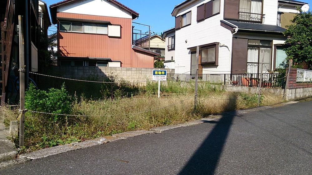 Local photos, including front road. Local (11 May 2013) Shooting