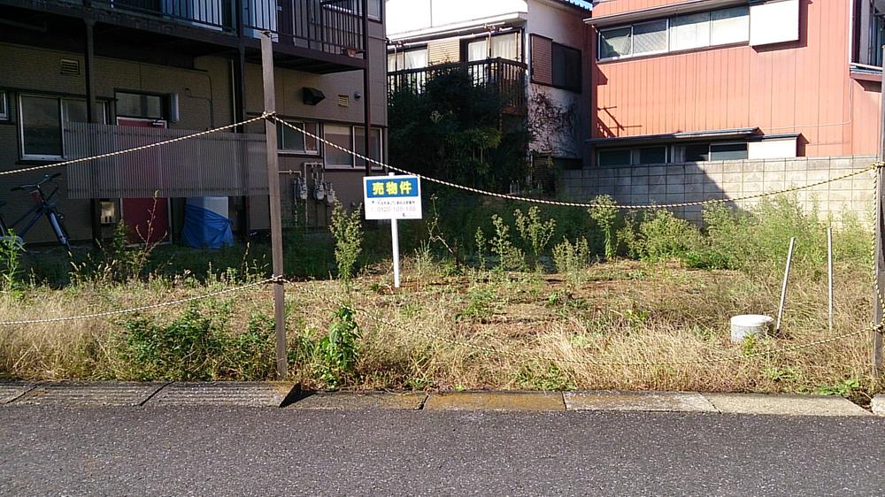 Local photos, including front road. Local (11 May 2013) Shooting