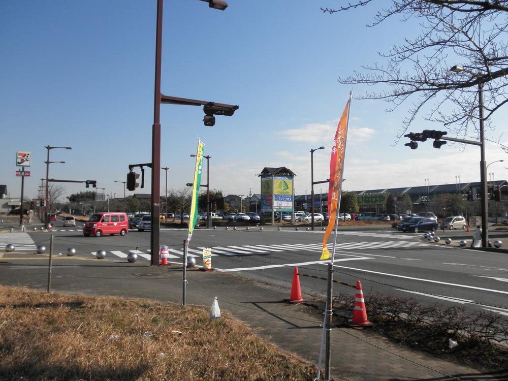 Local photos, including front road. Super Inageya and Seven-Eleven is also adjacent to the local. Local (January 2014) Shooting