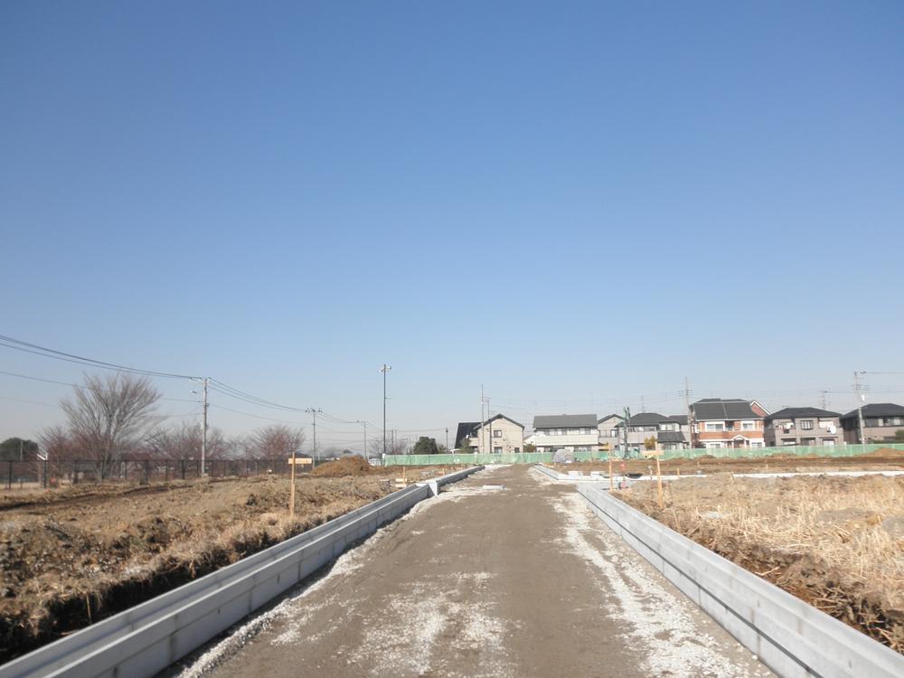 Local land photo. To complete the now beautifully landscaped residential area. Local (January 2014) Shooting