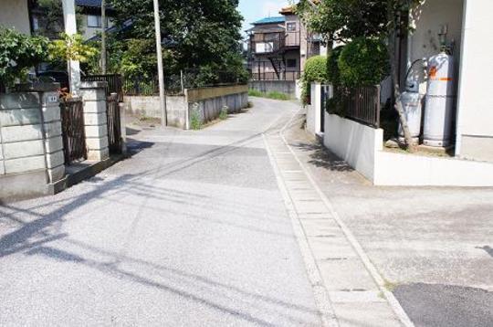 Local photos, including front road. Frontal road