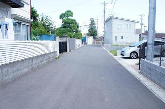 Local photos, including front road. Frontal road