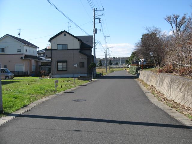 Local photos, including front road. Local (12 May 2013) Shooting