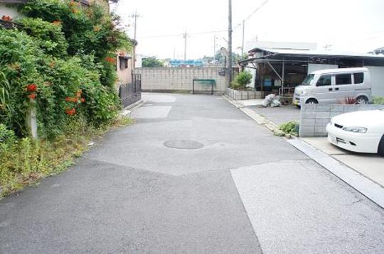 Local photos, including front road. Frontal road