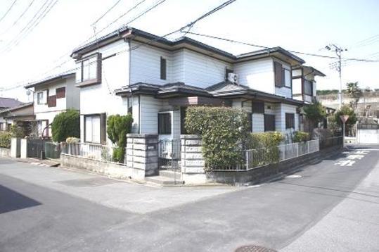 Local photos, including front road. Local Photos