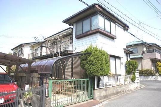 Local photos, including front road. Local Photos