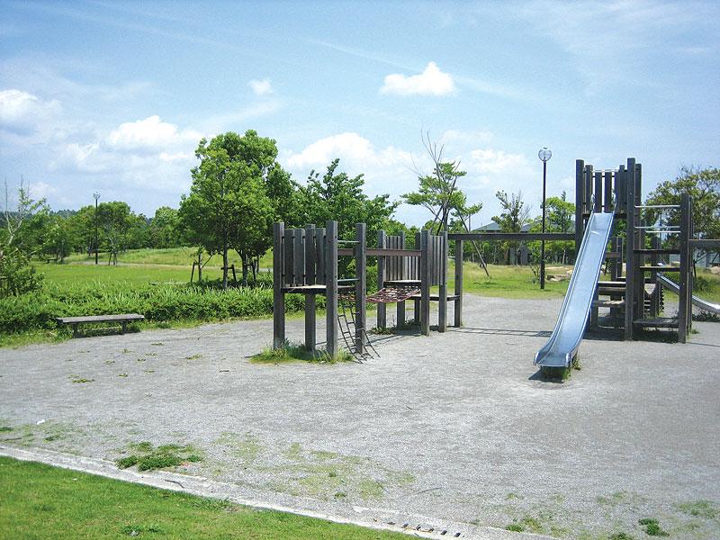 park. Of the eight parks in the 200m subdivision in to Midorigaoka Central Park, The largest park