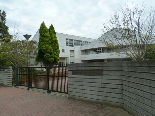 Junior high school. Usui 800m to the south junior high school