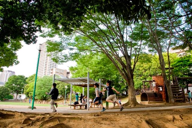 Other. Far intercropping park of 4 minutes from the train station. Many green, Children is also a corner of a quiet residential area that can play freely.